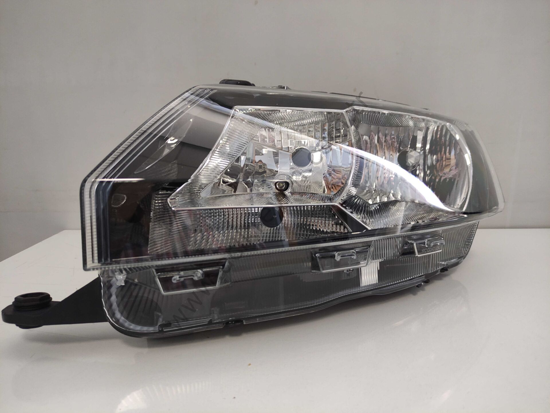 ORJİNAL SKODA FAR SOL 5JB941017 SKODA RAPİD 2013 VE SONRASI