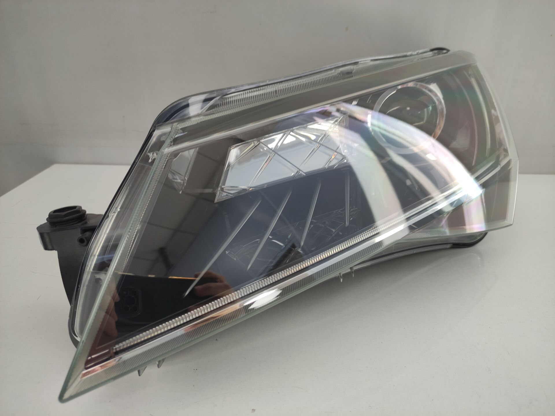 ORJİNAL SKODA FAR SOL 3V1941017A SUPERB III 2015-2019 XENON LED