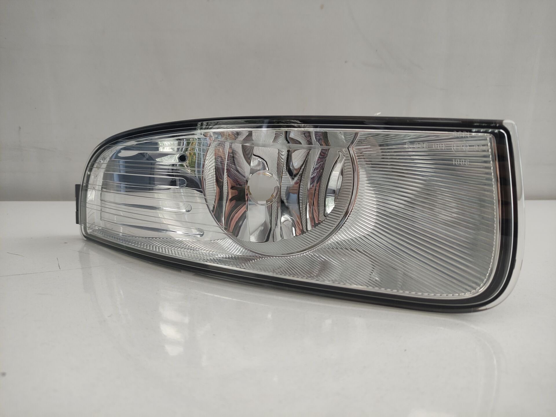 ORJİNAL SKODA SİS FARI BEYAZ SAĞ 3T0941702 SÜPERB 2012-2015