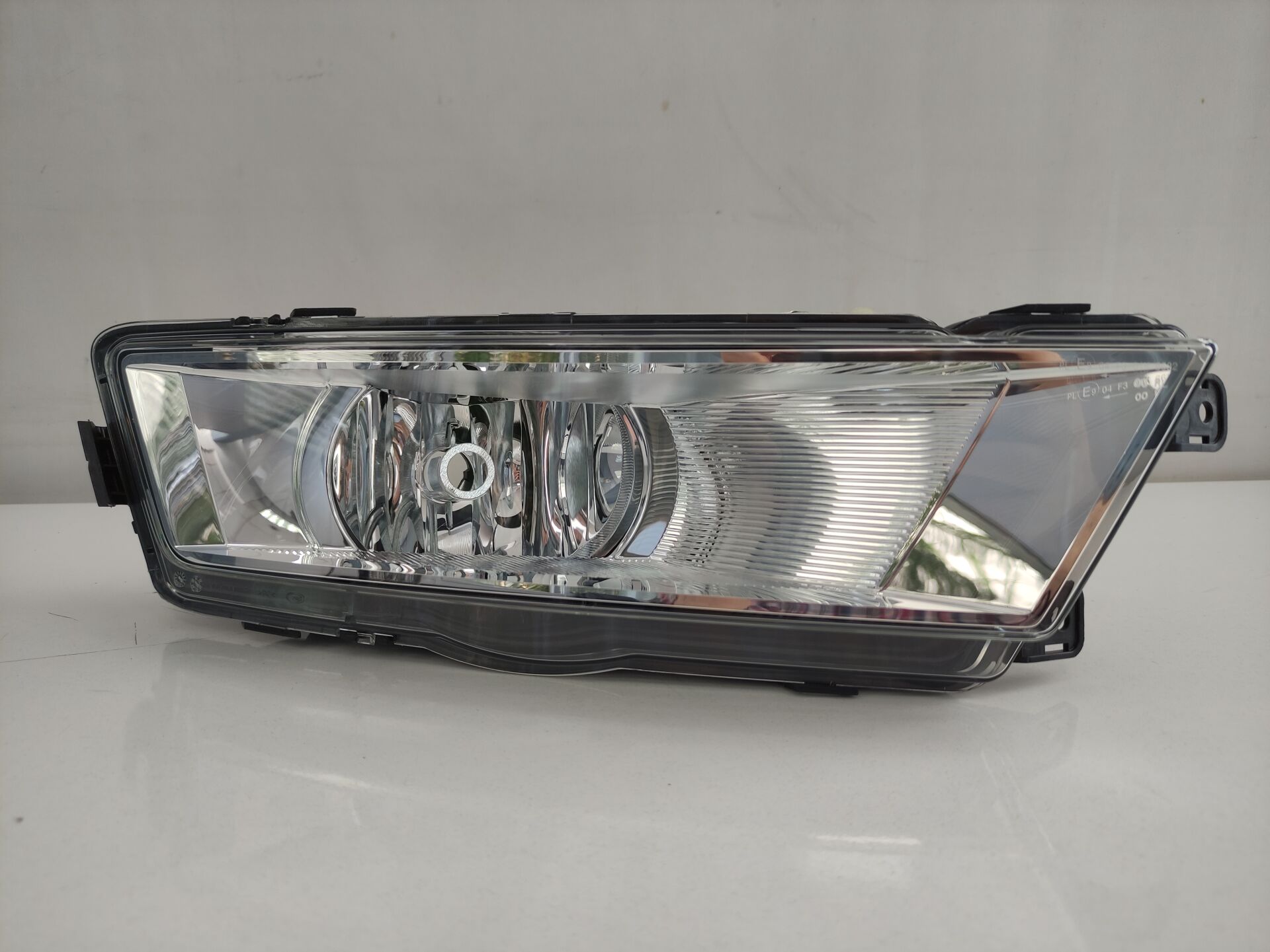 ORJİNAL SKODA SİS FARI SAĞ 5JA941702 SKODA RAPID 2013-2019