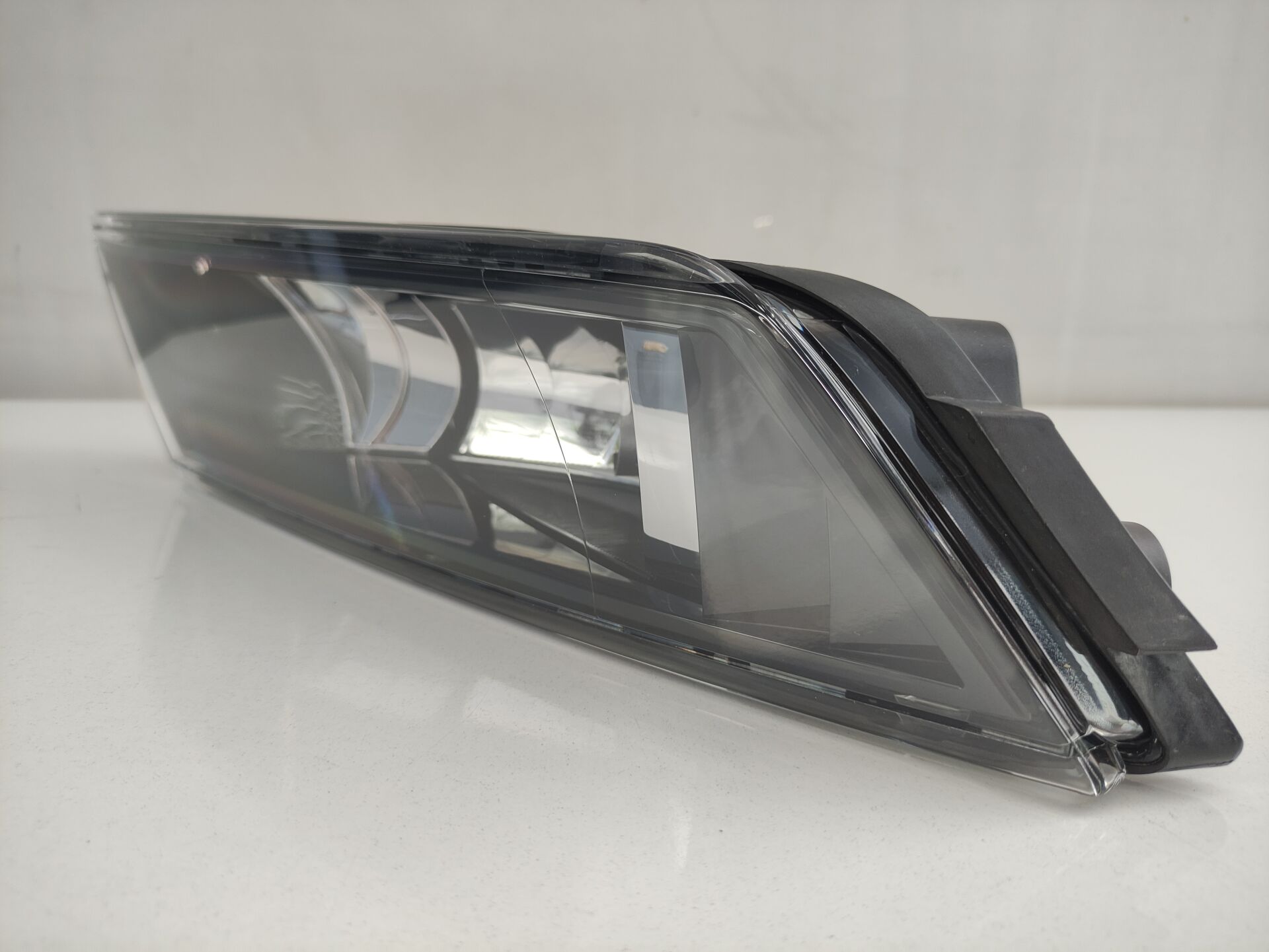 ORJİNAL SKODA SİS FARI SOL 3V0941699 SKODA SUPERB 2015-2019