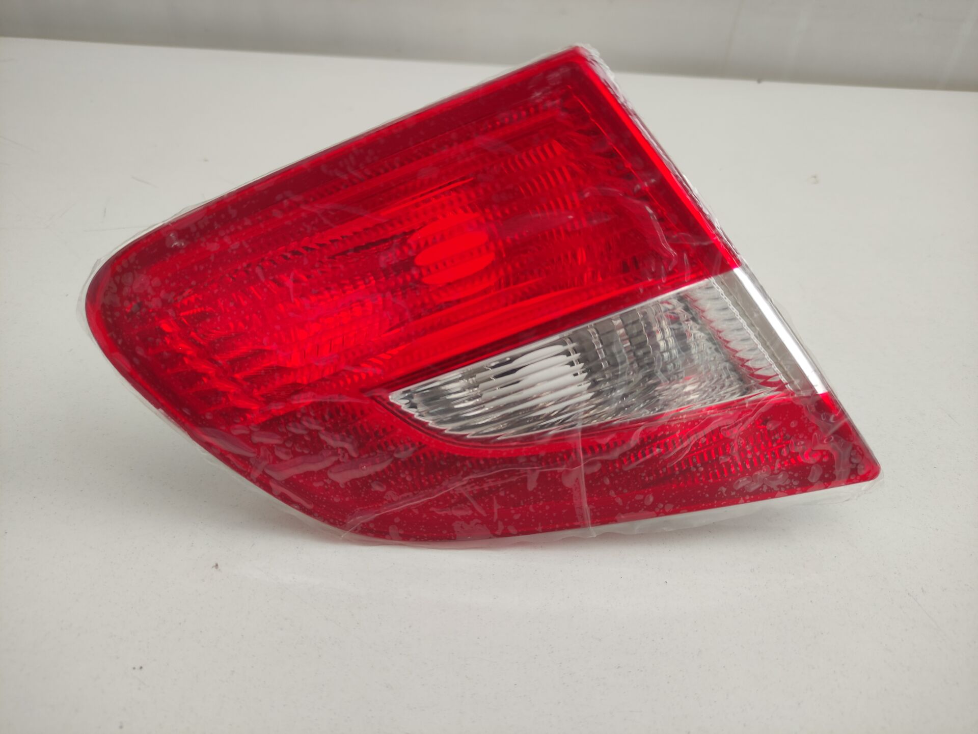 ORJİNAL SKODA STOP LAMBASI İÇ SOL 3T5945107 SKODA SUPERB 2009-2012