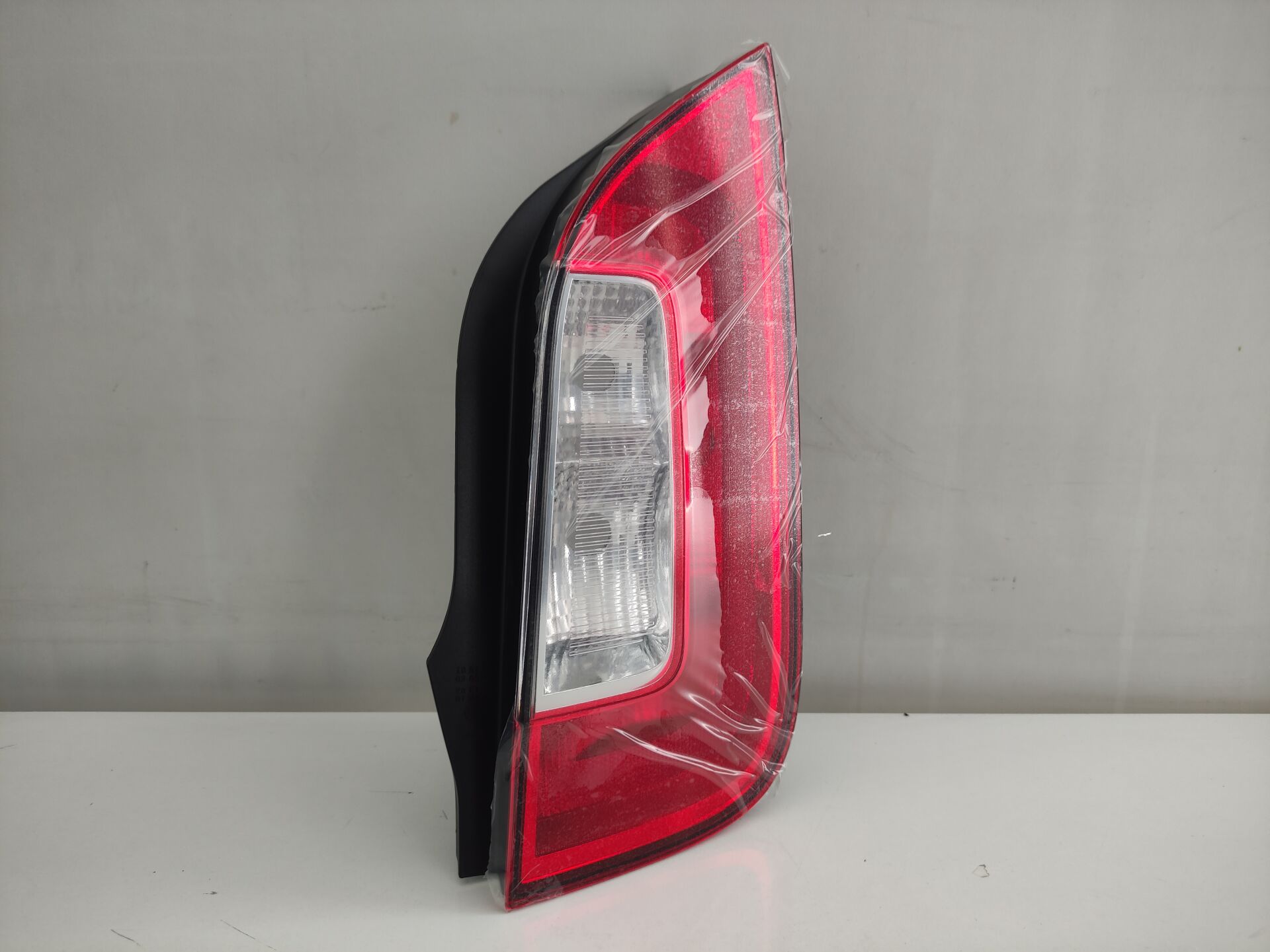 FARBA STOP LAMBASI SAĞ 1ST945112B SKODA CITIGO 2011-2017