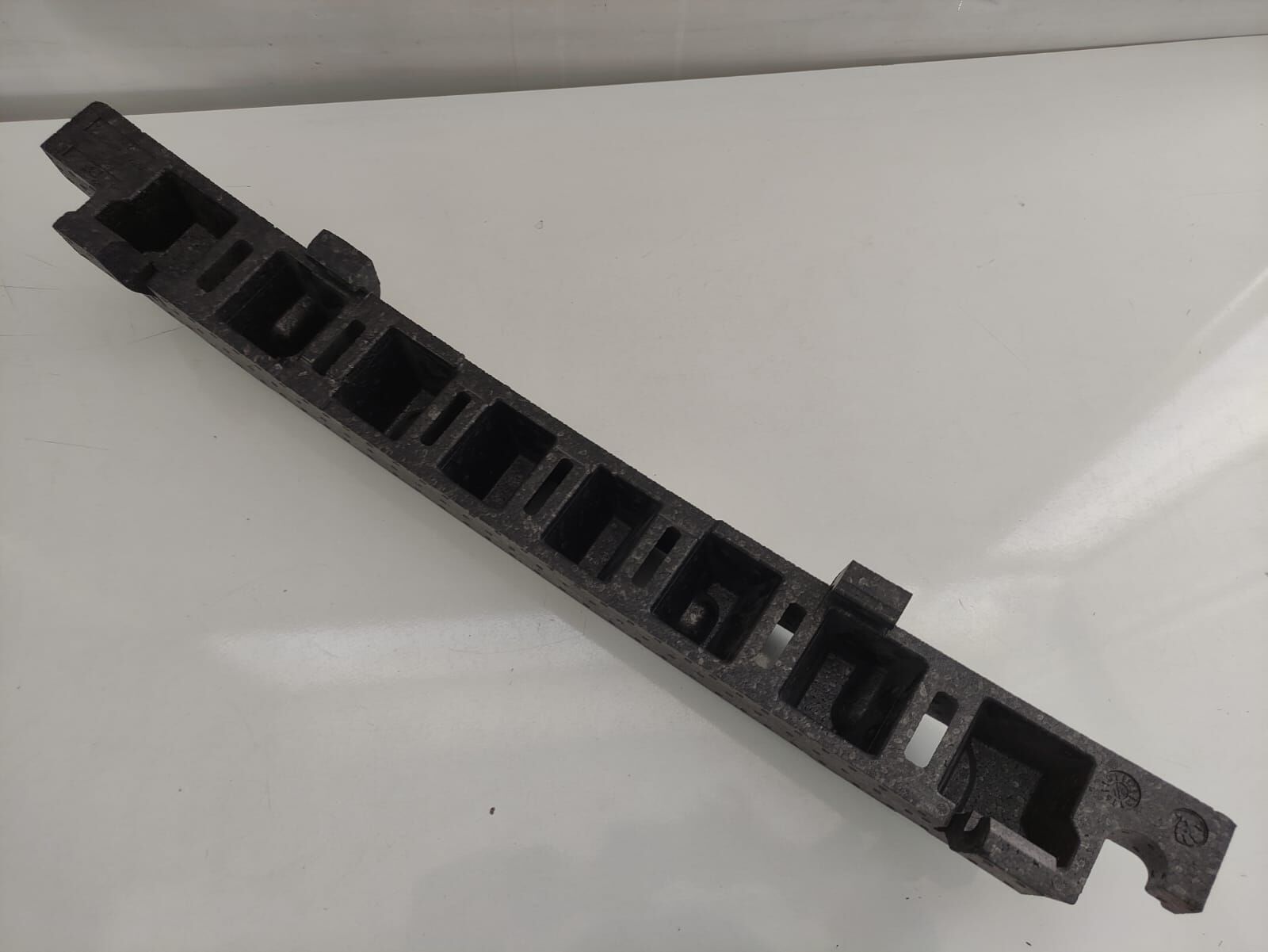 ORJİNAL SKODA TAMPON DARBE EMİCİ ÖN 6V0807248 SKODA FABIA 2015-