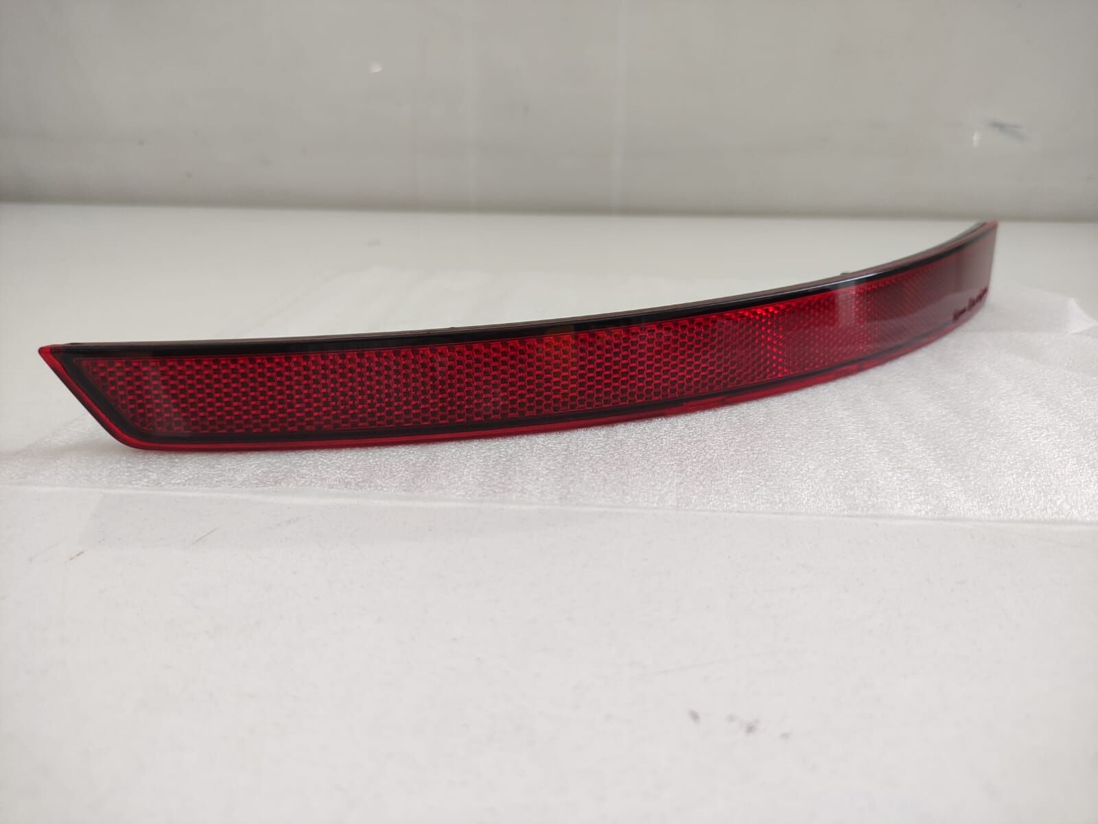 ORJİNAL SKODA TAMPON REFLEKTÖRÜ SAĞ 3V5945106 SUPERB 2015-2024