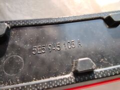 ORJİNAL SKODA TAMPON REFLEKTÖRÜ SOL 5E5945105A SKODA OCTAVIA-3 MAKYAJLI 2018-2020